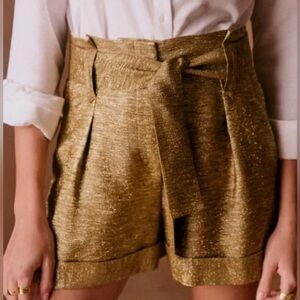 Sézane Roma shorts in gold - W Size 44 (US 12)